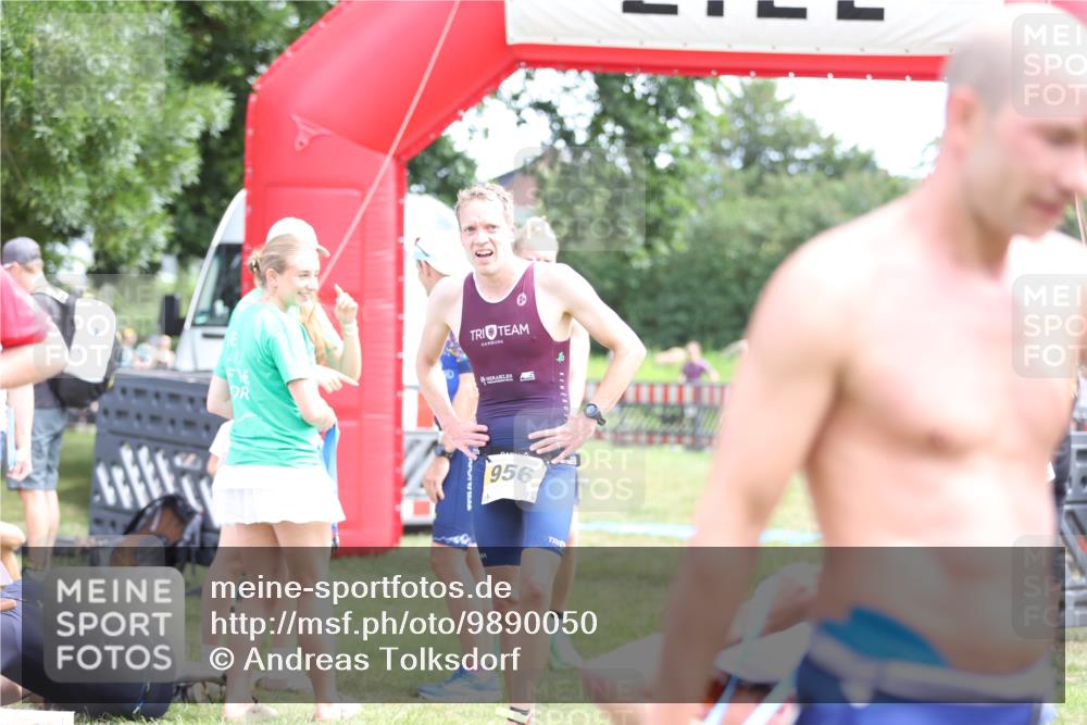 21.06.2026 - 29. Vierlanden-Triathlon Andreas Tolksdorf http://msf.ph/oto/9890050 21.06.2026 12:52:56 Ziel  meine-sportfotos.de