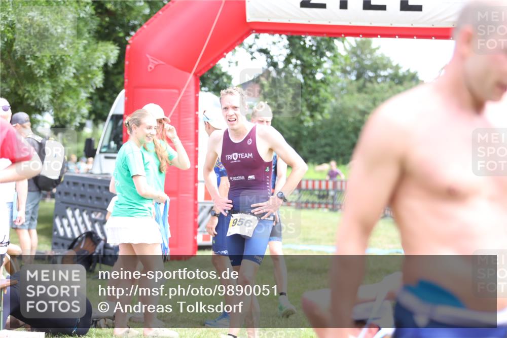 21.06.2026 - 29. Vierlanden-Triathlon Andreas Tolksdorf http://msf.ph/oto/9890051 21.06.2026 12:52:56 Ziel  meine-sportfotos.de