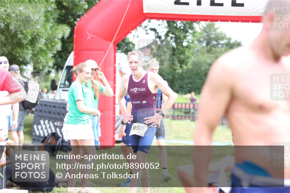 21.06.2026 - 29. Vierlanden-Triathlon Andreas Tolksdorf http://msf.ph/oto/9890052 21.06.2026 12:52:57 Ziel 944, 944 meine-sportfotos.de