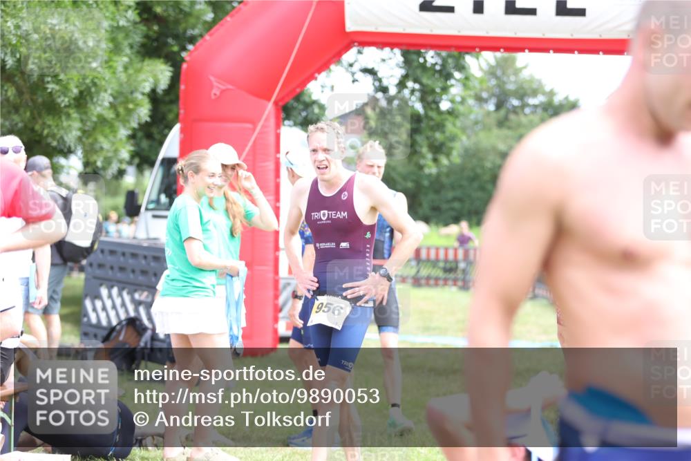 21.06.2026 - 29. Vierlanden-Triathlon Andreas Tolksdorf http://msf.ph/oto/9890053 21.06.2026 12:52:57 Ziel 944, 944 meine-sportfotos.de