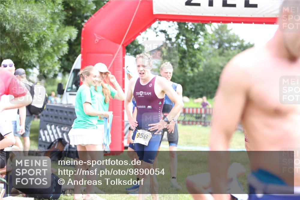 21.06.2026 - 29. Vierlanden-Triathlon Andreas Tolksdorf http://msf.ph/oto/9890054 21.06.2026 12:52:57 Ziel 944, 944 meine-sportfotos.de