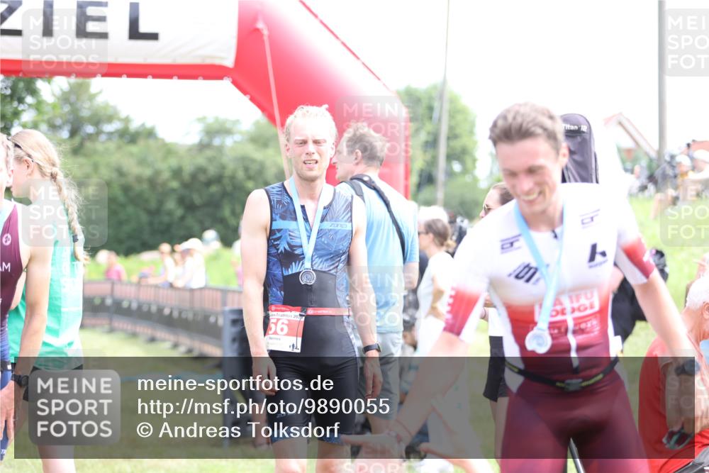 21.06.2026 - 29. Vierlanden-Triathlon Andreas Tolksdorf http://msf.ph/oto/9890055 21.06.2026 12:53:07 Ziel 944, 962, 944, 962 meine-sportfotos.de