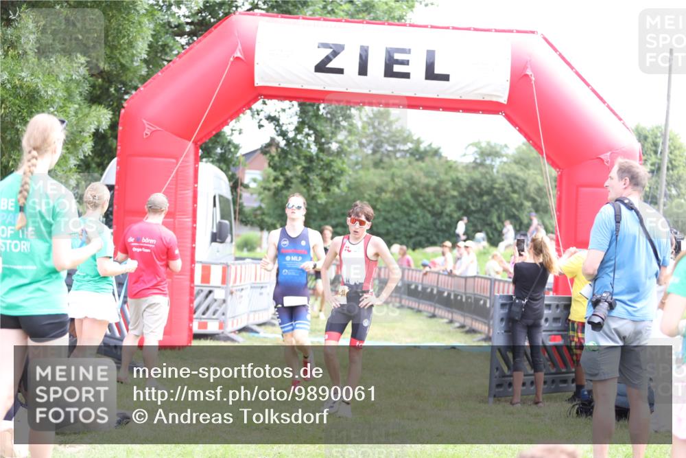21.06.2026 - 29. Vierlanden-Triathlon Andreas Tolksdorf http://msf.ph/oto/9890061 21.06.2026 12:53:18 Ziel 915, 958, 962, 970, 971, 915, 958, 962, 970, 971 meine-sportfotos.de