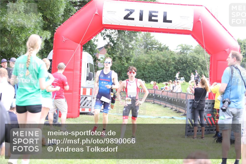 21.06.2026 - 29. Vierlanden-Triathlon Andreas Tolksdorf http://msf.ph/oto/9890066 21.06.2026 12:53:19 Ziel 21, 915, 958, 962, 970, 971, 21, 915, 958, 962, 970, 971 meine-sportfotos.de