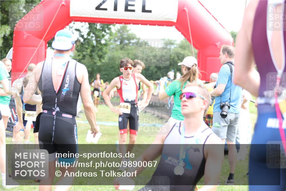 21.06.2026 - 29. Vierlanden-Triathlon Andreas Tolksdorf http://msf.ph/oto/9890067 21.06.2026 12:53:22 Ziel 21, 915, 958, 962, 970, 971, 21, 915, 958, 962, 970, 971 meine-sportfotos.de