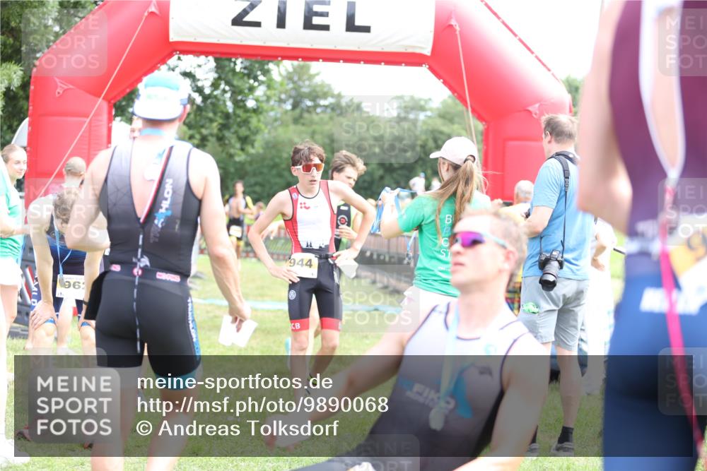 21.06.2026 - 29. Vierlanden-Triathlon Andreas Tolksdorf http://msf.ph/oto/9890068 21.06.2026 12:53:22 Ziel 21, 915, 958, 962, 970, 971, 21, 915, 958, 962, 970, 971 meine-sportfotos.de