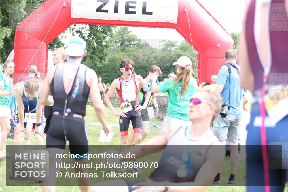 21.06.2026 - 29. Vierlanden-Triathlon Andreas Tolksdorf http://msf.ph/oto/9890070 21.06.2026 12:53:22 Ziel 21, 915, 958, 962, 970, 971, 21, 915, 958, 962, 970, 971 meine-sportfotos.de
