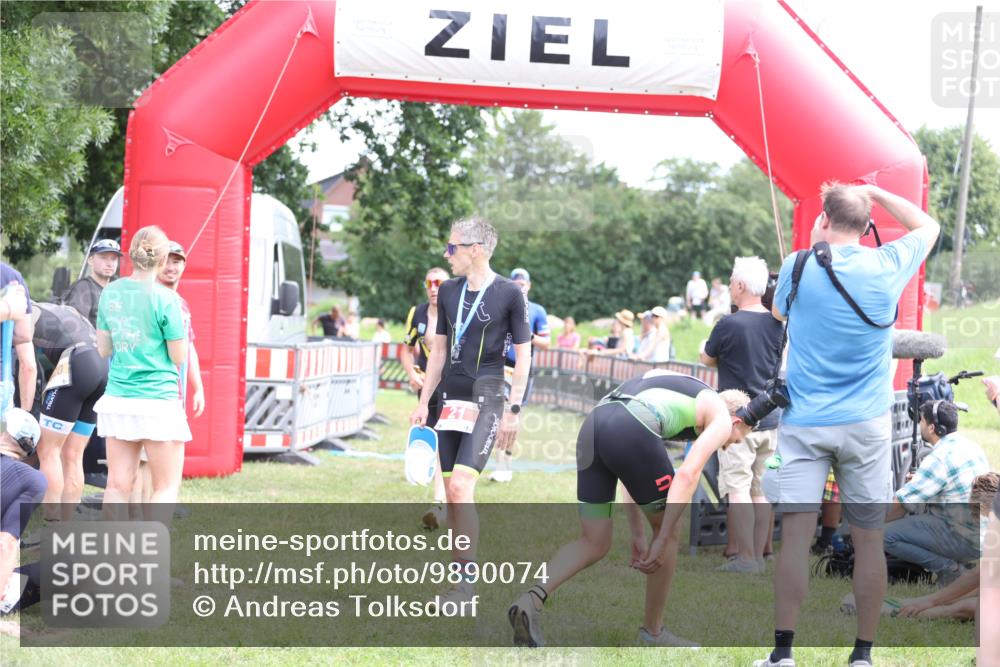 21.06.2026 - 29. Vierlanden-Triathlon Andreas Tolksdorf http://msf.ph/oto/9890074 21.06.2026 12:53:48 Ziel 911, 916, 937, 967, 972, 911, 916, 937, 967, 972 meine-sportfotos.de