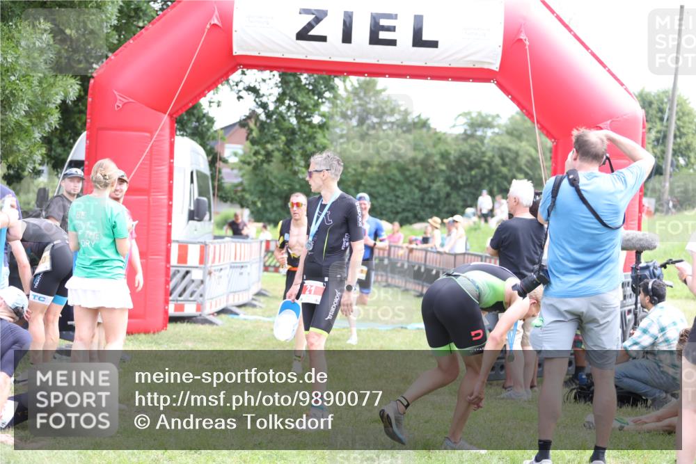 21.06.2026 - 29. Vierlanden-Triathlon Andreas Tolksdorf http://msf.ph/oto/9890077 21.06.2026 12:53:48 Ziel 911, 916, 937, 967, 972, 911, 916, 937, 967, 972 meine-sportfotos.de