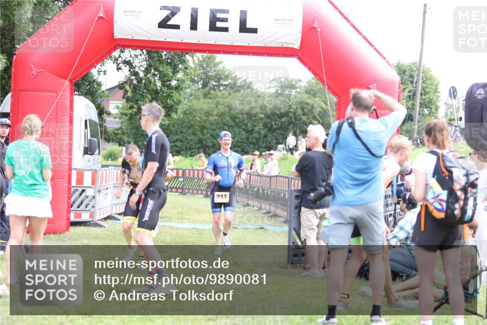 21.06.2026 - 29. Vierlanden-Triathlon Andreas Tolksdorf http://msf.ph/oto/9890081 21.06.2026 12:53:49 Ziel 911, 916, 937, 967, 972, 911, 916, 937, 967, 972 meine-sportfotos.de
