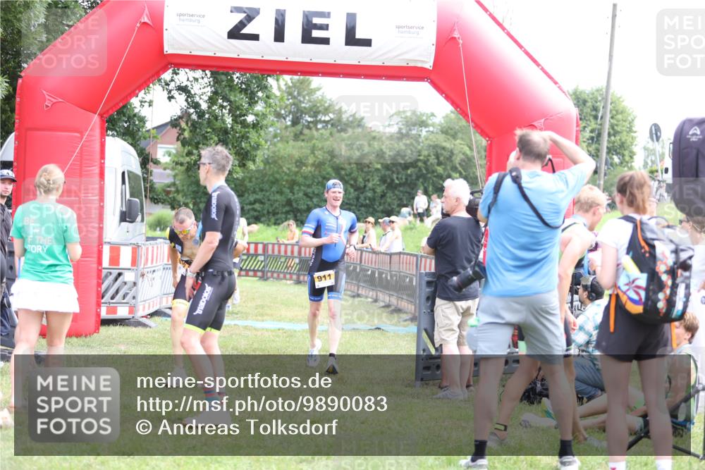 21.06.2026 - 29. Vierlanden-Triathlon Andreas Tolksdorf http://msf.ph/oto/9890083 21.06.2026 12:53:50 Ziel 911, 916, 937, 967, 972, 911, 916, 937, 967, 972 meine-sportfotos.de