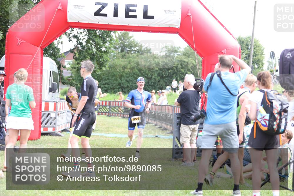21.06.2026 - 29. Vierlanden-Triathlon Andreas Tolksdorf http://msf.ph/oto/9890085 21.06.2026 12:53:50 Ziel 911, 916, 937, 967, 972, 911, 916, 937, 967, 972 meine-sportfotos.de