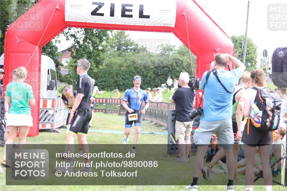 21.06.2026 - 29. Vierlanden-Triathlon Andreas Tolksdorf http://msf.ph/oto/9890086 21.06.2026 12:53:50 Ziel 911, 916, 937, 967, 972, 911, 916, 937, 967, 972 meine-sportfotos.de