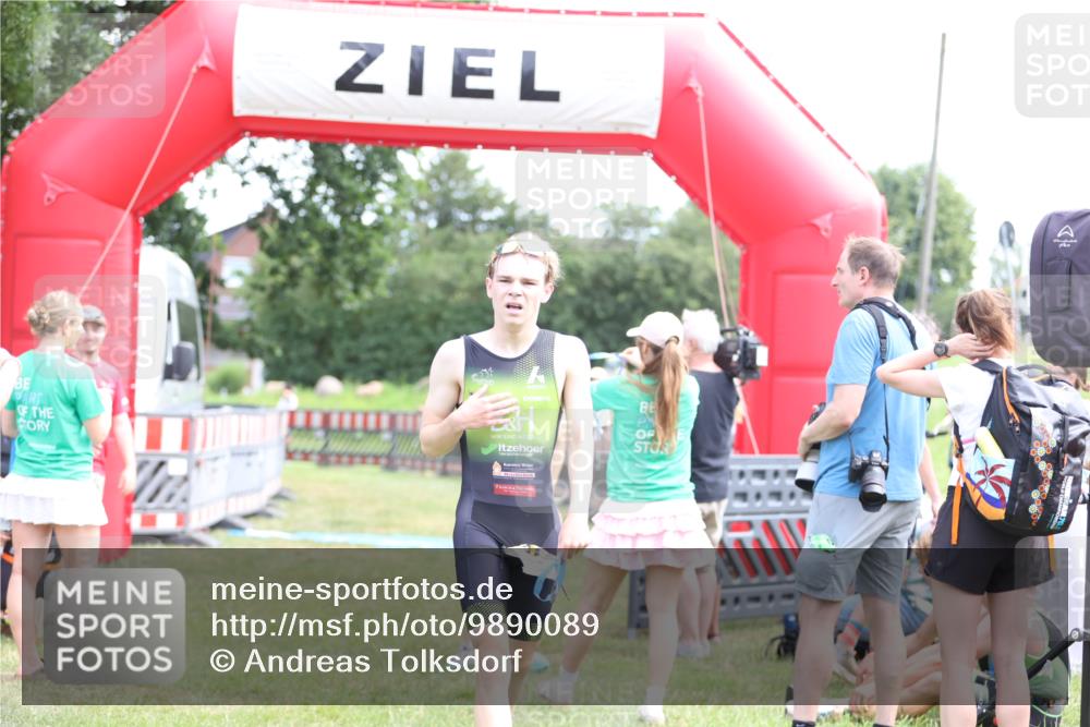 21.06.2026 - 29. Vierlanden-Triathlon Andreas Tolksdorf http://msf.ph/oto/9890089 21.06.2026 12:53:59 Ziel 967, 967 meine-sportfotos.de