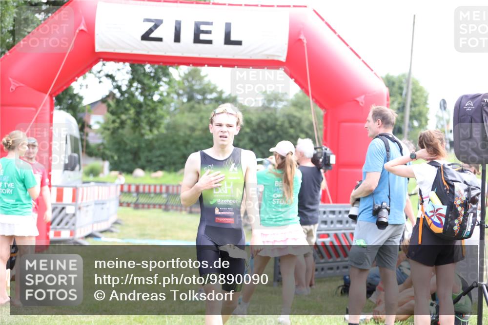 21.06.2026 - 29. Vierlanden-Triathlon Andreas Tolksdorf http://msf.ph/oto/9890090 21.06.2026 12:53:59 Ziel 967, 967 meine-sportfotos.de