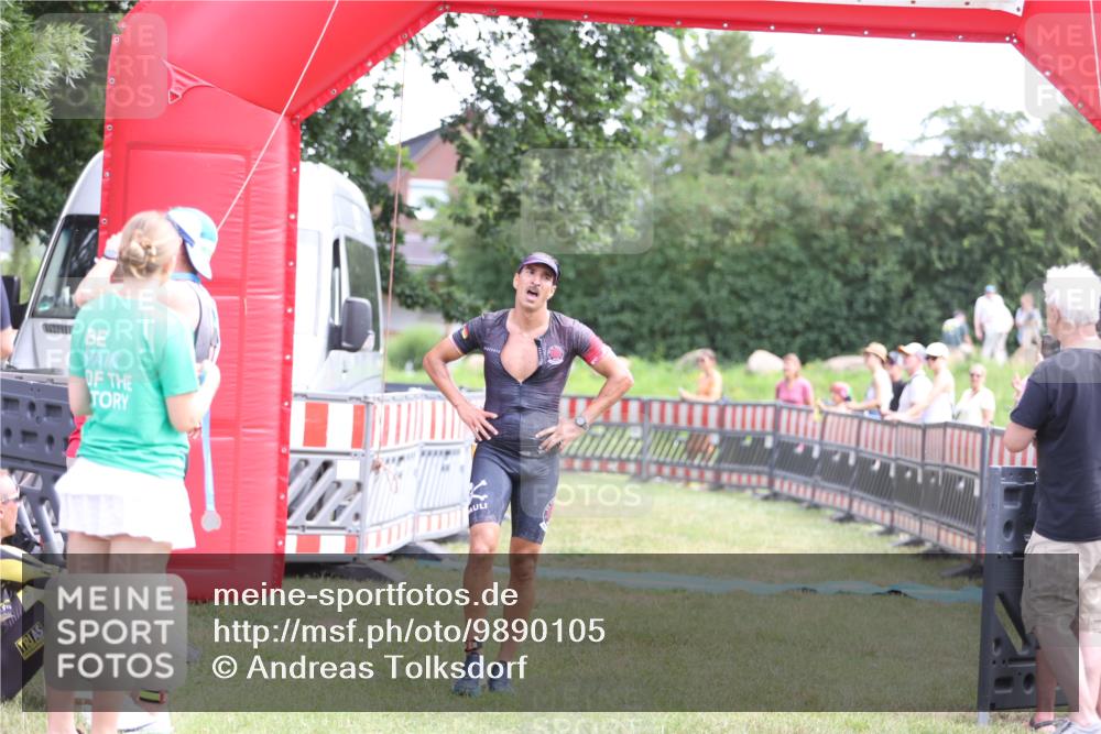 21.06.2026 - 29. Vierlanden-Triathlon Andreas Tolksdorf http://msf.ph/oto/9890105 21.06.2026 12:54:17 Ziel 938, 938 meine-sportfotos.de