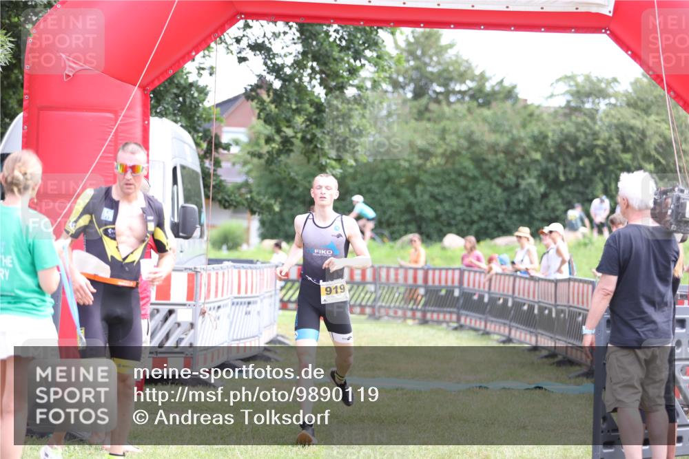 21.06.2026 - 29. Vierlanden-Triathlon Andreas Tolksdorf http://msf.ph/oto/9890119 21.06.2026 12:54:41 Ziel 919, 960, 919, 960 meine-sportfotos.de