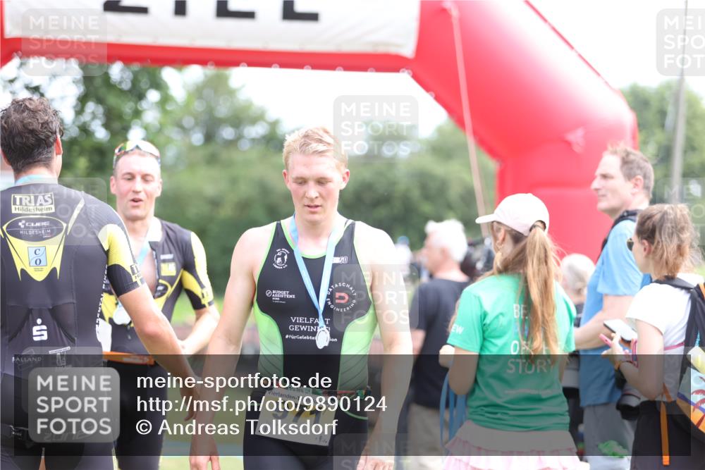 21.06.2026 - 29. Vierlanden-Triathlon Andreas Tolksdorf http://msf.ph/oto/9890124 21.06.2026 12:54:47 Ziel 908, 960, 908, 960 meine-sportfotos.de