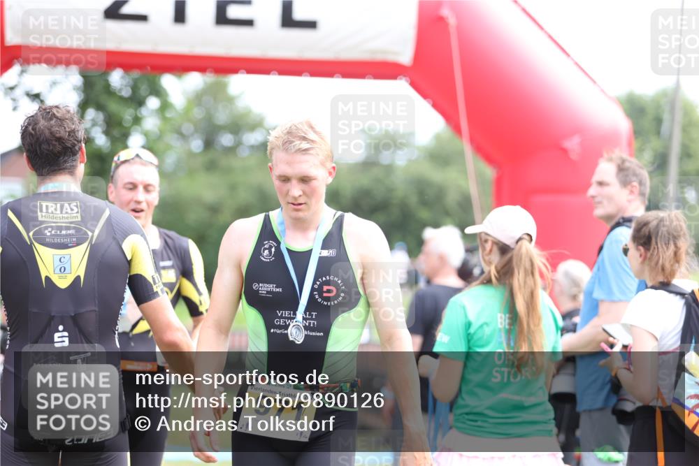 21.06.2026 - 29. Vierlanden-Triathlon Andreas Tolksdorf http://msf.ph/oto/9890126 21.06.2026 12:54:48 Ziel 908, 908 meine-sportfotos.de