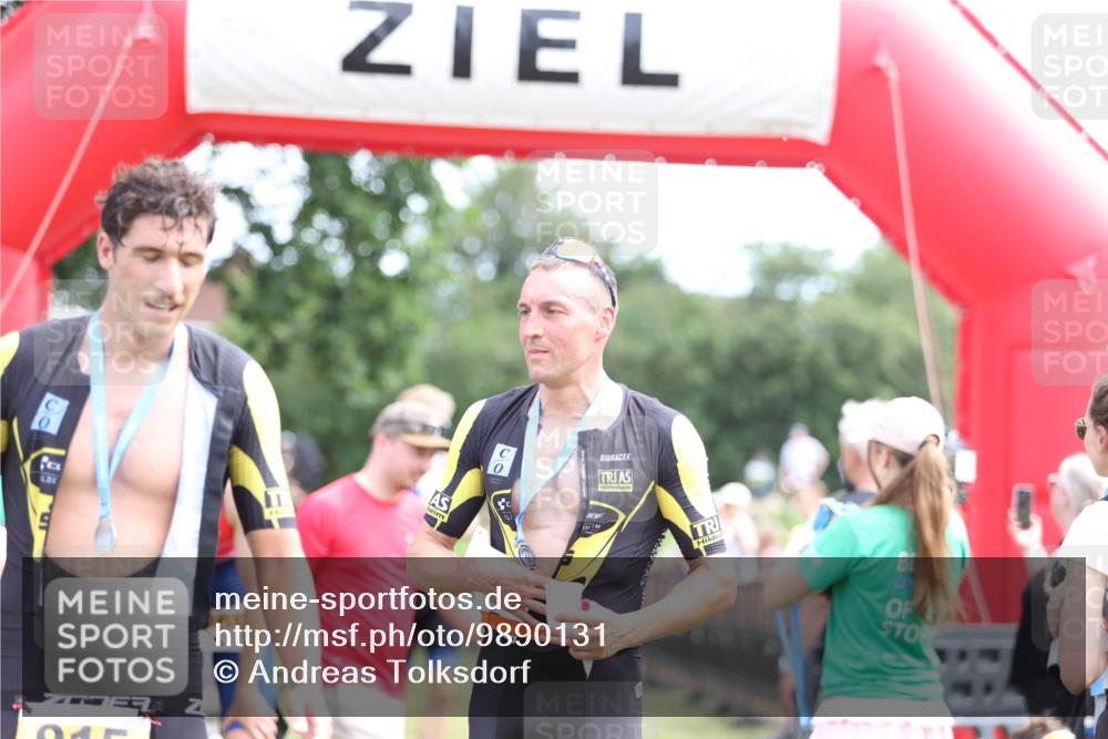 21.06.2026 - 29. Vierlanden-Triathlon Andreas Tolksdorf http://msf.ph/oto/9890131 21.06.2026 12:54:54 Ziel 908, 908 meine-sportfotos.de