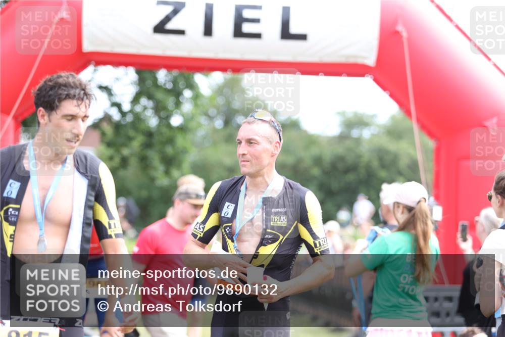 21.06.2026 - 29. Vierlanden-Triathlon Andreas Tolksdorf http://msf.ph/oto/9890132 21.06.2026 12:54:54 Ziel 908, 908 meine-sportfotos.de
