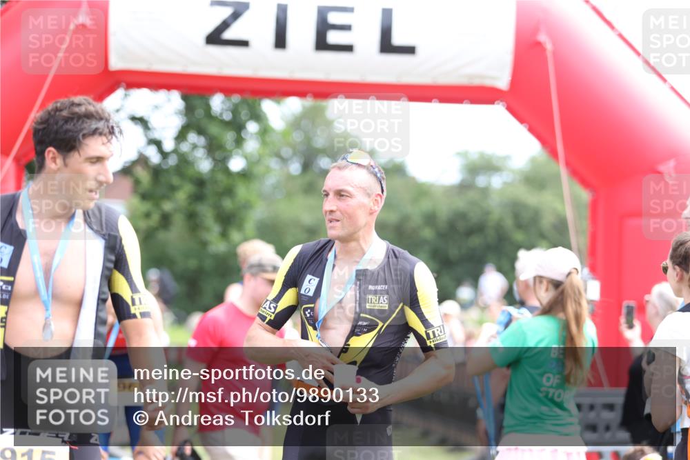 21.06.2026 - 29. Vierlanden-Triathlon Andreas Tolksdorf http://msf.ph/oto/9890133 21.06.2026 12:54:54 Ziel 908, 908 meine-sportfotos.de