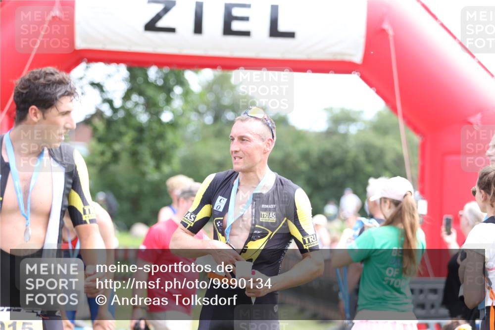21.06.2026 - 29. Vierlanden-Triathlon Andreas Tolksdorf http://msf.ph/oto/9890134 21.06.2026 12:54:54 Ziel 908, 908 meine-sportfotos.de