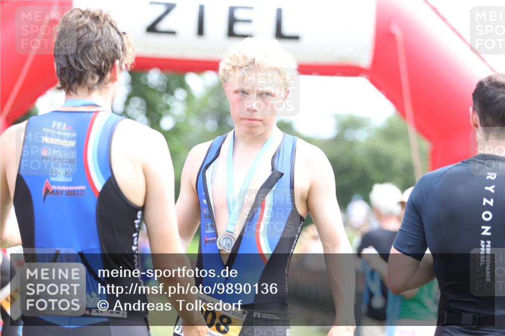 21.06.2026 - 29. Vierlanden-Triathlon Andreas Tolksdorf http://msf.ph/oto/9890136 21.06.2026 12:55:05 Ziel 719, 935, 948, 719, 935, 948 meine-sportfotos.de