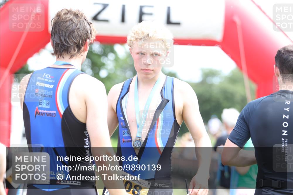 21.06.2026 - 29. Vierlanden-Triathlon Andreas Tolksdorf http://msf.ph/oto/9890139 21.06.2026 12:55:05 Ziel 719, 935, 948, 719, 935, 948 meine-sportfotos.de