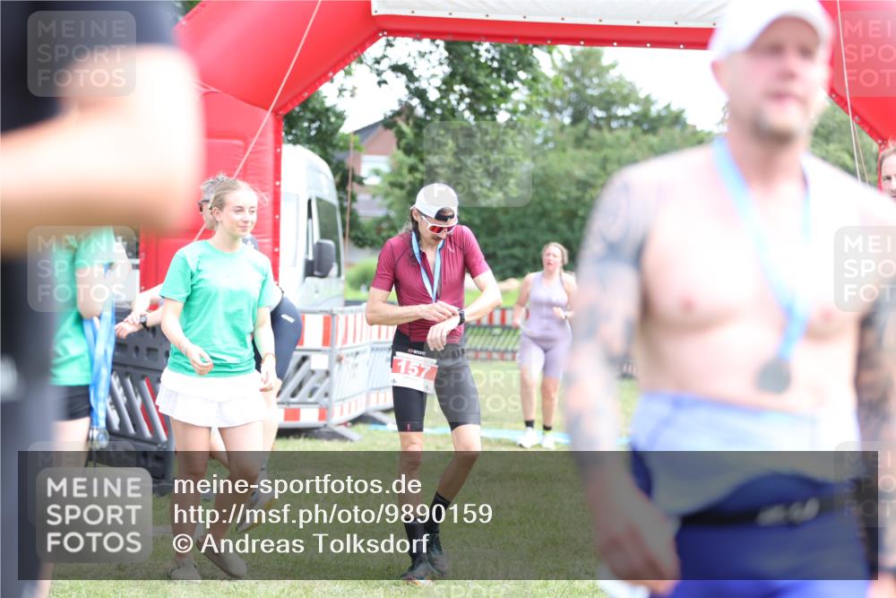 21.06.2026 - 29. Vierlanden-Triathlon Andreas Tolksdorf http://msf.ph/oto/9890159 21.06.2026 12:55:28 Ziel 296, 296 meine-sportfotos.de