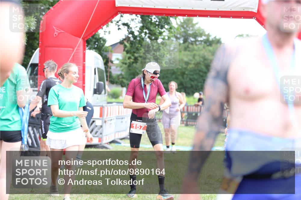 21.06.2026 - 29. Vierlanden-Triathlon Andreas Tolksdorf http://msf.ph/oto/9890164 21.06.2026 12:55:28 Ziel 296, 296 meine-sportfotos.de