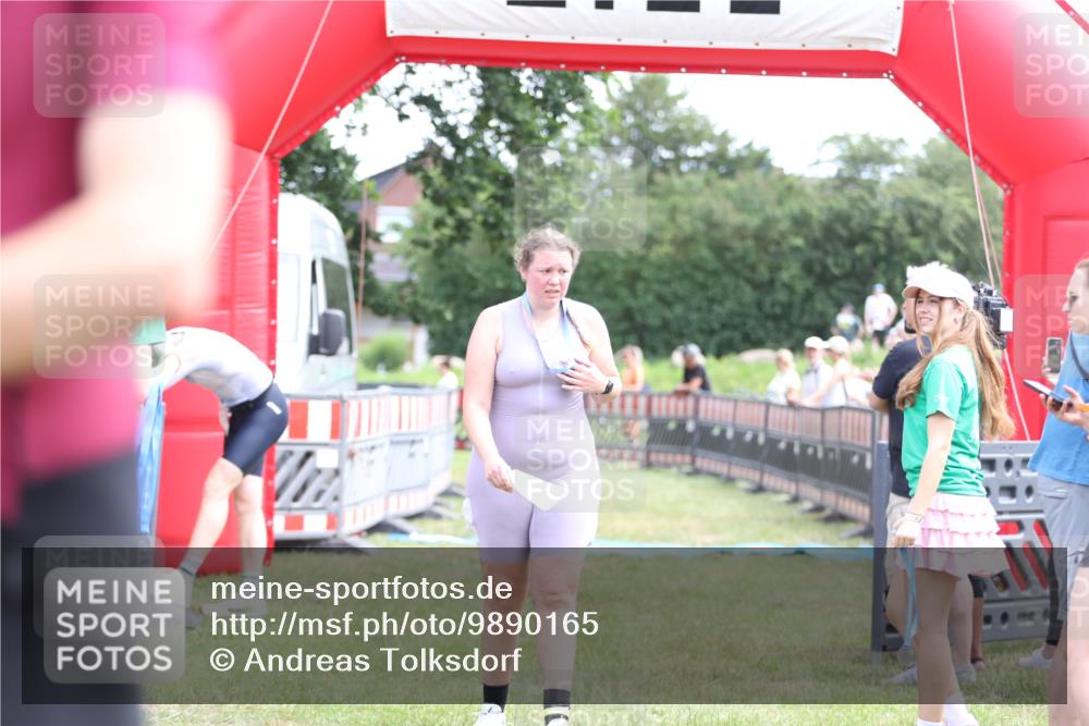 21.06.2026 - 29. Vierlanden-Triathlon Andreas Tolksdorf http://msf.ph/oto/9890165 21.06.2026 12:55:37 Ziel 939, 969, 939, 969 meine-sportfotos.de