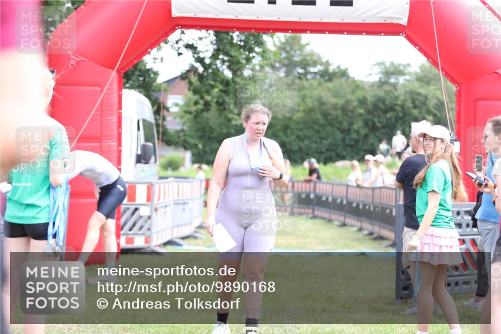 21.06.2026 - 29. Vierlanden-Triathlon Andreas Tolksdorf http://msf.ph/oto/9890168 21.06.2026 12:55:37 Ziel 939, 969, 939, 969 meine-sportfotos.de