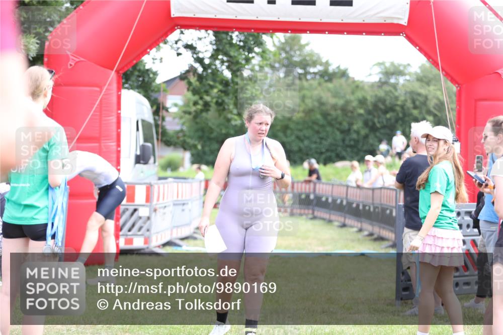 21.06.2026 - 29. Vierlanden-Triathlon Andreas Tolksdorf http://msf.ph/oto/9890169 21.06.2026 12:55:37 Ziel 939, 969, 939, 969 meine-sportfotos.de