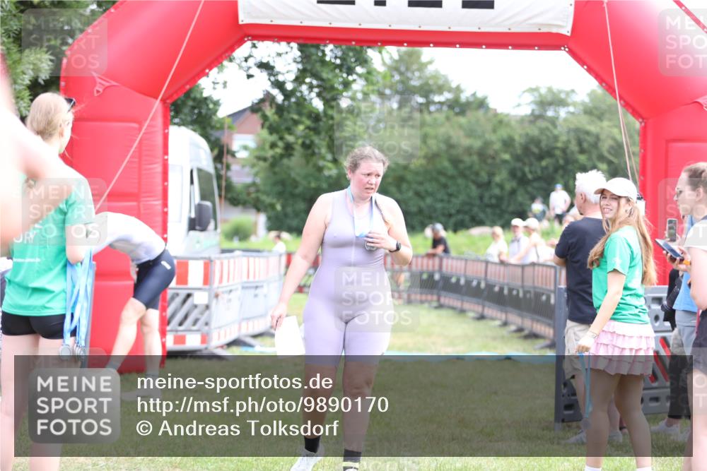 21.06.2026 - 29. Vierlanden-Triathlon Andreas Tolksdorf http://msf.ph/oto/9890170 21.06.2026 12:55:37 Ziel 939, 969, 939, 969 meine-sportfotos.de
