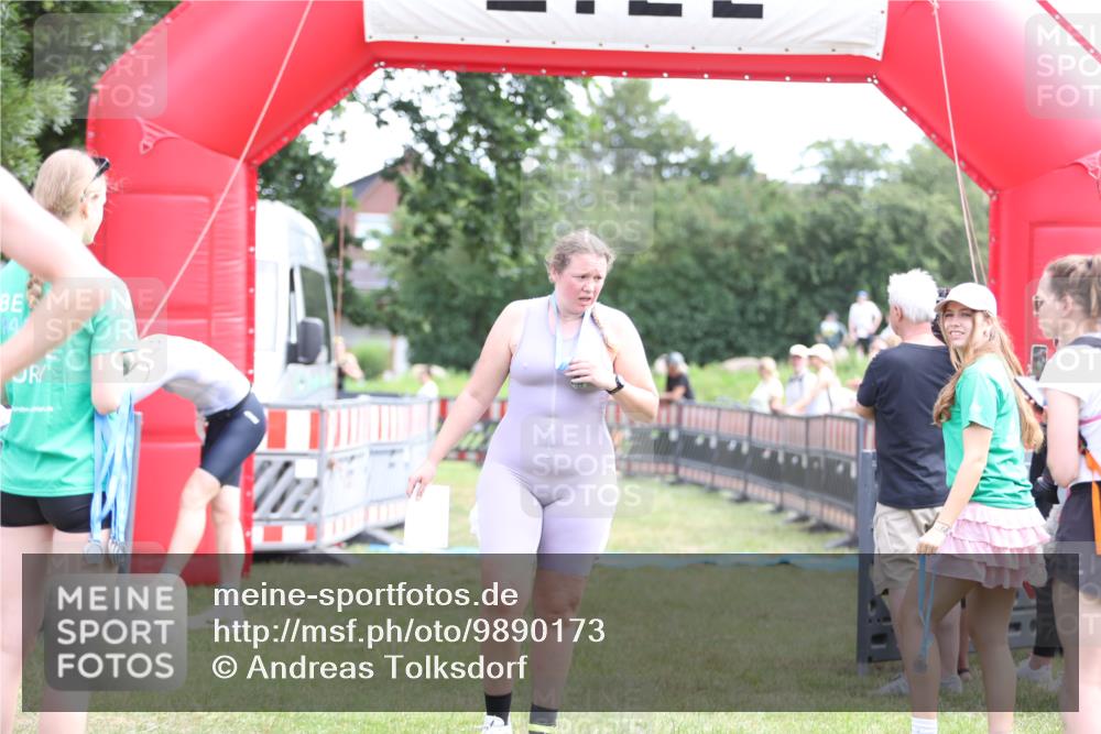 21.06.2026 - 29. Vierlanden-Triathlon Andreas Tolksdorf http://msf.ph/oto/9890173 21.06.2026 12:55:37 Ziel 939, 969, 939, 969 meine-sportfotos.de