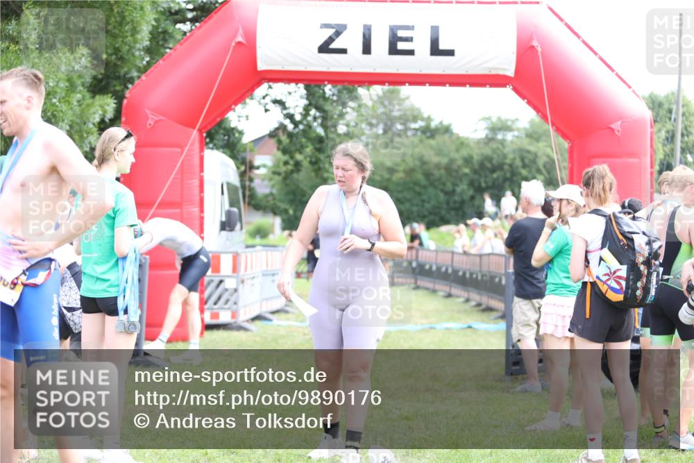 21.06.2026 - 29. Vierlanden-Triathlon Andreas Tolksdorf http://msf.ph/oto/9890176 21.06.2026 12:55:40 Ziel 939, 969, 939, 969 meine-sportfotos.de