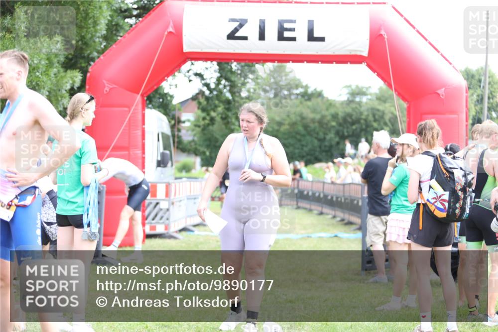 21.06.2026 - 29. Vierlanden-Triathlon Andreas Tolksdorf http://msf.ph/oto/9890177 21.06.2026 12:55:40 Ziel 939, 969, 939, 969 meine-sportfotos.de