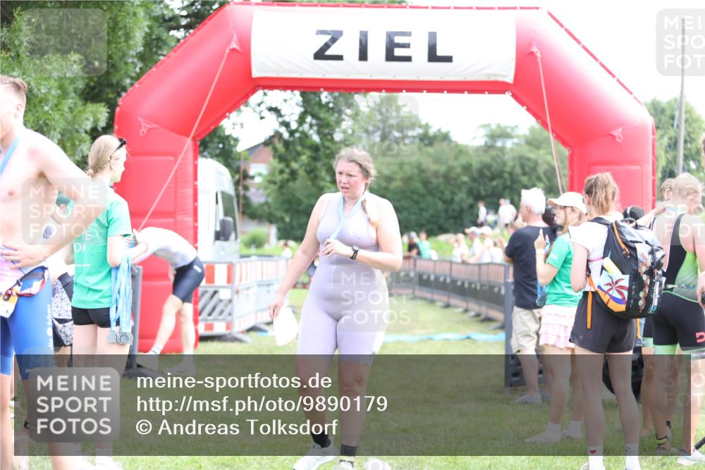 21.06.2026 - 29. Vierlanden-Triathlon Andreas Tolksdorf http://msf.ph/oto/9890179 21.06.2026 12:55:40 Ziel 939, 969, 939, 969 meine-sportfotos.de