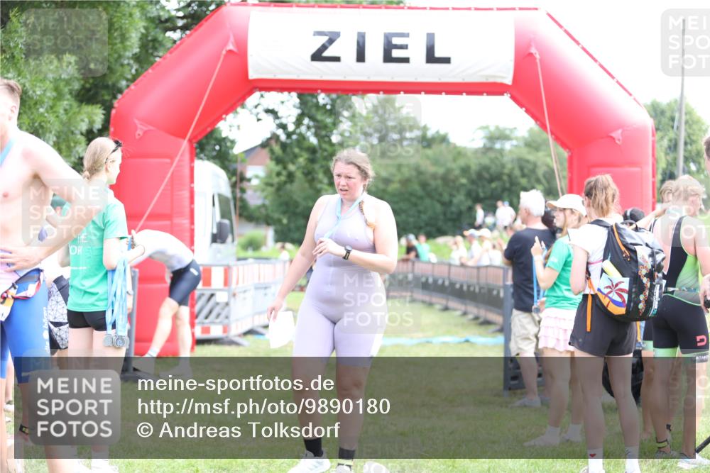 21.06.2026 - 29. Vierlanden-Triathlon Andreas Tolksdorf http://msf.ph/oto/9890180 21.06.2026 12:55:40 Ziel 939, 969, 939, 969 meine-sportfotos.de