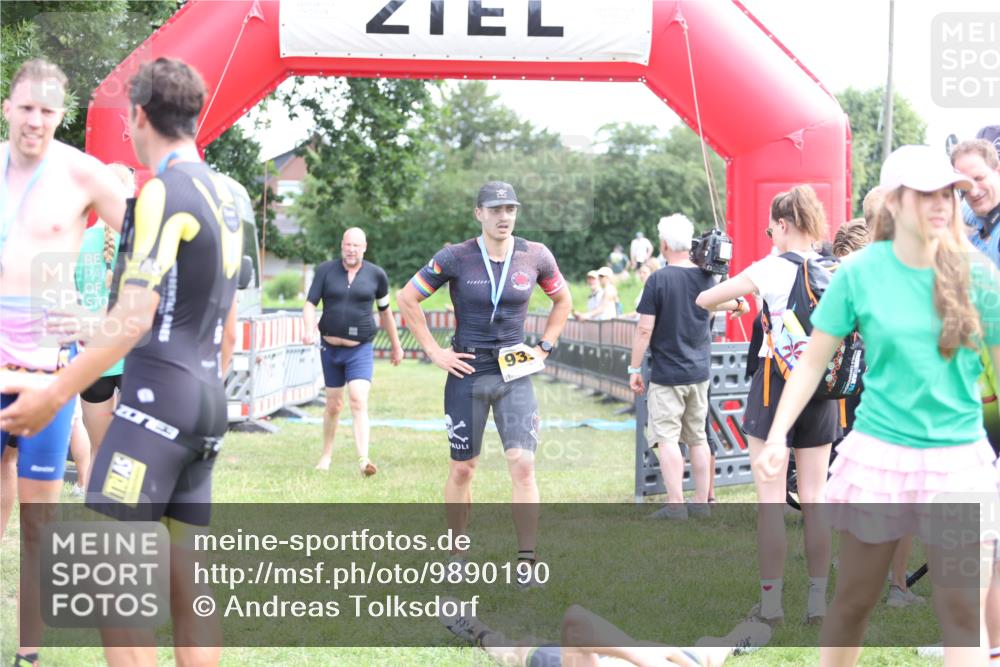 21.06.2026 - 29. Vierlanden-Triathlon Andreas Tolksdorf http://msf.ph/oto/9890190 21.06.2026 12:55:55 Ziel 818, 928, 818, 928 meine-sportfotos.de