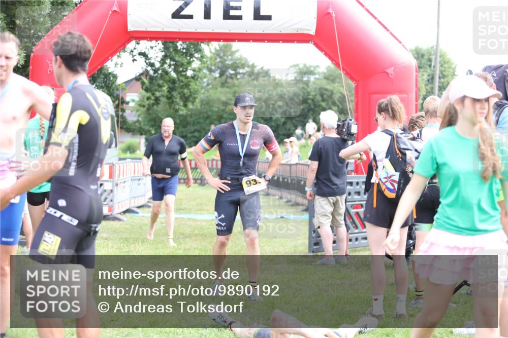 21.06.2026 - 29. Vierlanden-Triathlon Andreas Tolksdorf http://msf.ph/oto/9890192 21.06.2026 12:55:55 Ziel 818, 928, 818, 928 meine-sportfotos.de