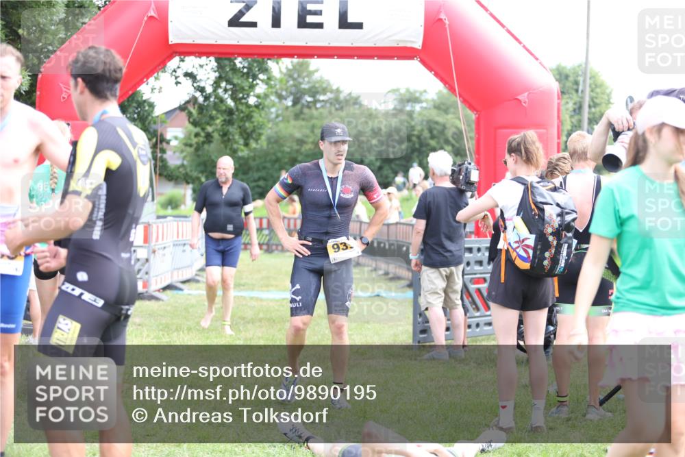 21.06.2026 - 29. Vierlanden-Triathlon Andreas Tolksdorf http://msf.ph/oto/9890195 21.06.2026 12:55:55 Ziel 818, 928, 818, 928 meine-sportfotos.de