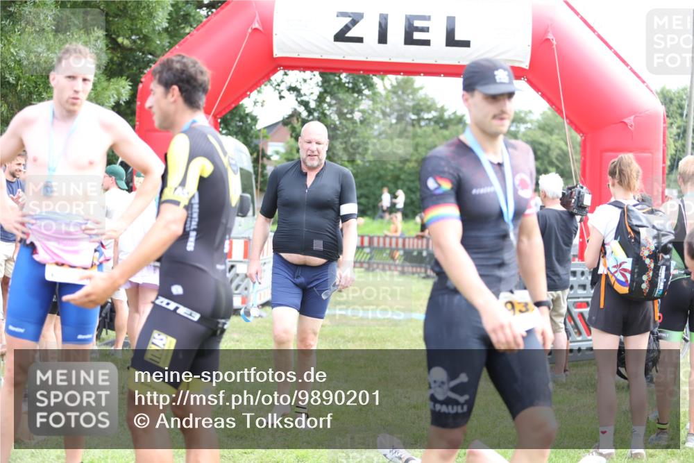 21.06.2026 - 29. Vierlanden-Triathlon Andreas Tolksdorf http://msf.ph/oto/9890201 21.06.2026 12:56:00 Ziel 928, 928 meine-sportfotos.de
