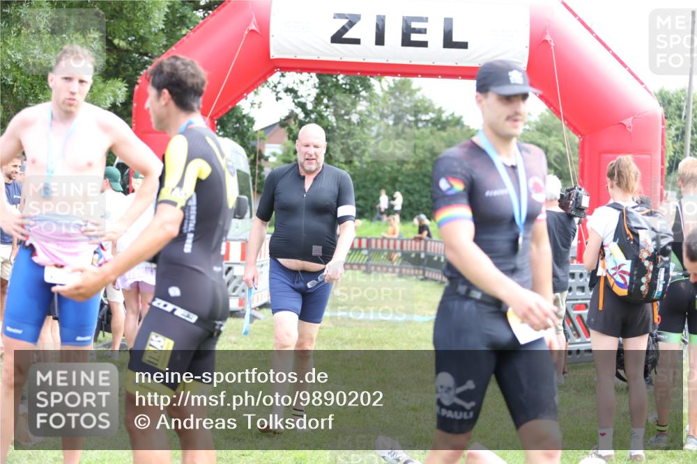21.06.2026 - 29. Vierlanden-Triathlon Andreas Tolksdorf http://msf.ph/oto/9890202 21.06.2026 12:56:00 Ziel 928, 928 meine-sportfotos.de