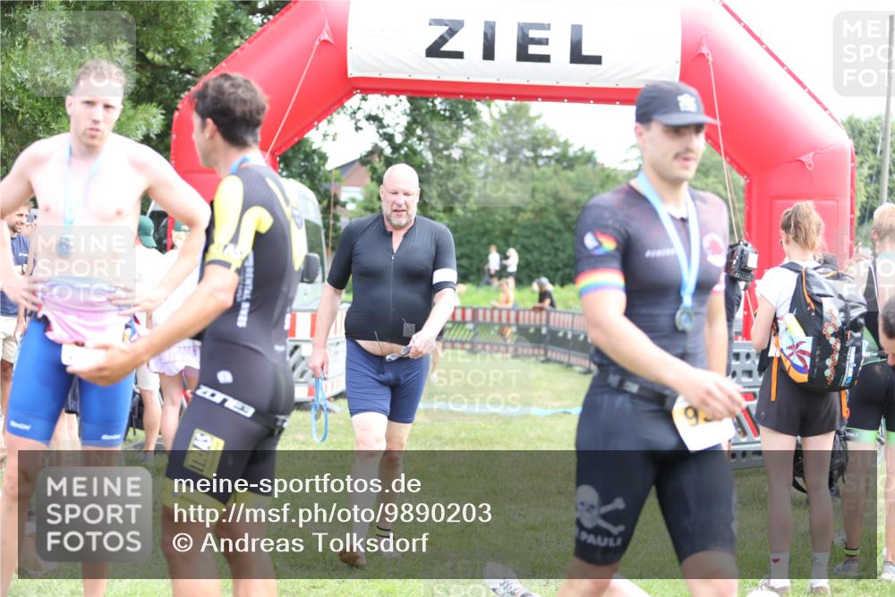 21.06.2026 - 29. Vierlanden-Triathlon Andreas Tolksdorf http://msf.ph/oto/9890203 21.06.2026 12:56:00 Ziel 928, 928 meine-sportfotos.de