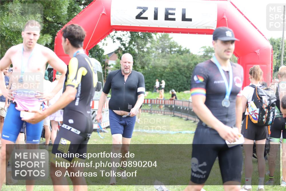 21.06.2026 - 29. Vierlanden-Triathlon Andreas Tolksdorf http://msf.ph/oto/9890204 21.06.2026 12:56:00 Ziel 928, 928 meine-sportfotos.de