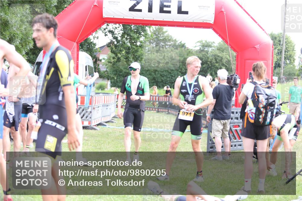 21.06.2026 - 29. Vierlanden-Triathlon Andreas Tolksdorf http://msf.ph/oto/9890205 21.06.2026 12:56:05 Ziel 928, 928 meine-sportfotos.de