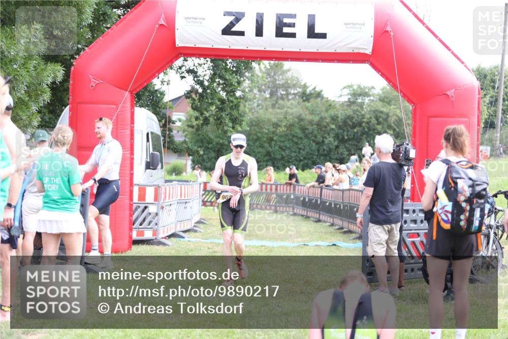 21.06.2026 - 29. Vierlanden-Triathlon Andreas Tolksdorf http://msf.ph/oto/9890217 21.06.2026 12:56:34 Ziel 940, 952, 968, 940, 952, 968 meine-sportfotos.de