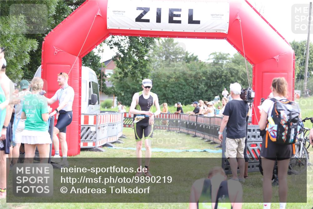 21.06.2026 - 29. Vierlanden-Triathlon Andreas Tolksdorf http://msf.ph/oto/9890219 21.06.2026 12:56:34 Ziel 940, 952, 968, 940, 952, 968 meine-sportfotos.de